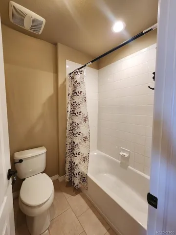 a bathroom with a toilet and a bathtub