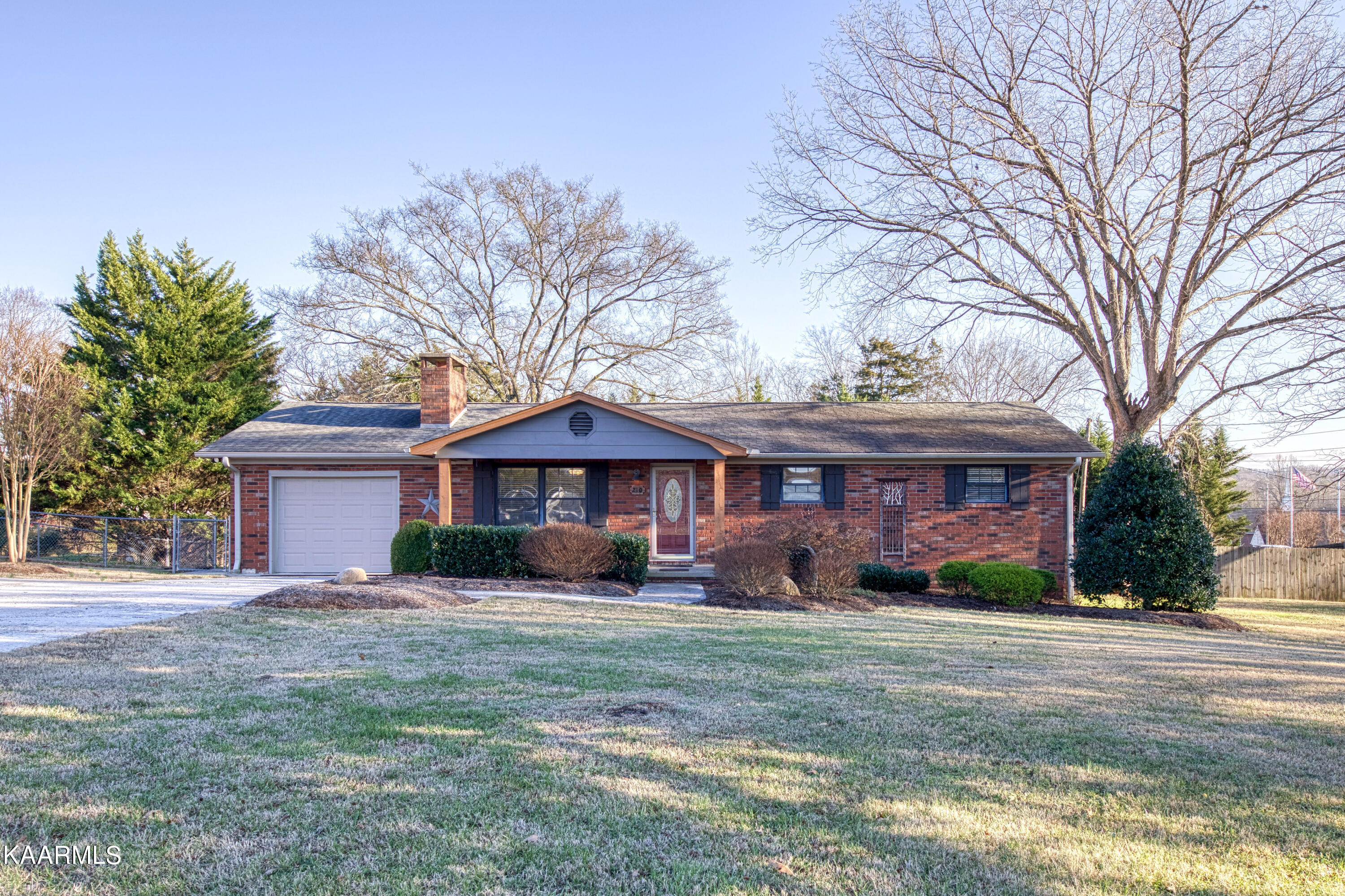 210 Joe Owen Road Clinton, TN 37716 - Photo 1 of 28 030A9289_Batch