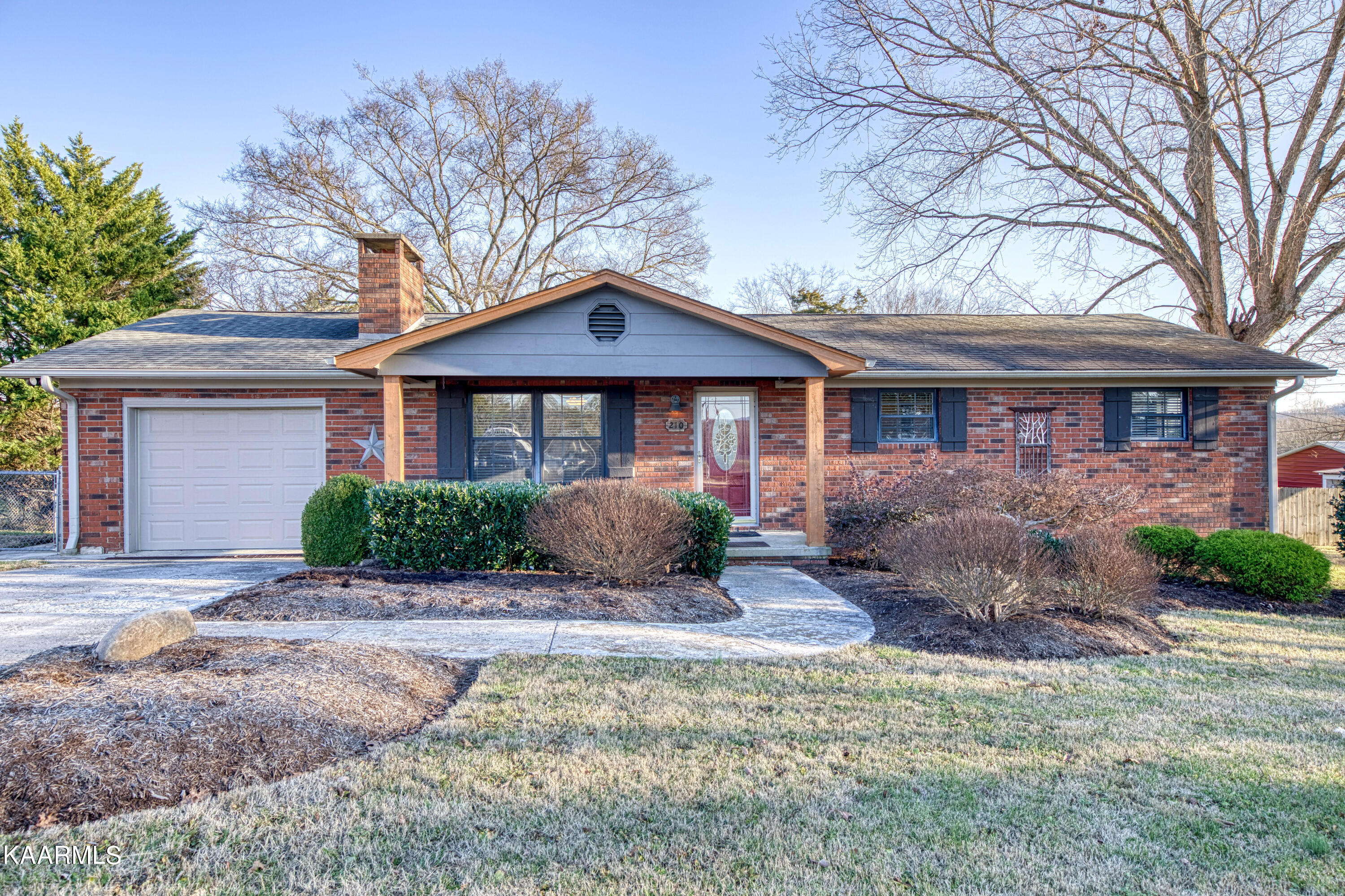 210 Joe Owen Road Clinton, TN 37716 - Photo 3 of 28 030A9298_Batch