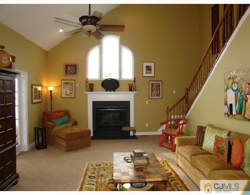 8 Chambry Court Freehold, NJ 07728 - Photo 5 of 9