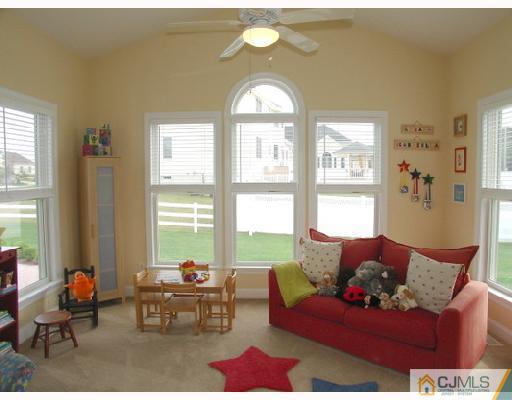 8 Chambry Court Freehold, NJ 07728 - Photo 7 of 9