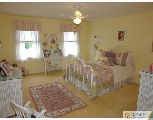 8 Chambry Court Freehold, NJ 07728 - Photo 8 of 9
