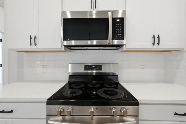 a view of empty room with window and ceiling fan