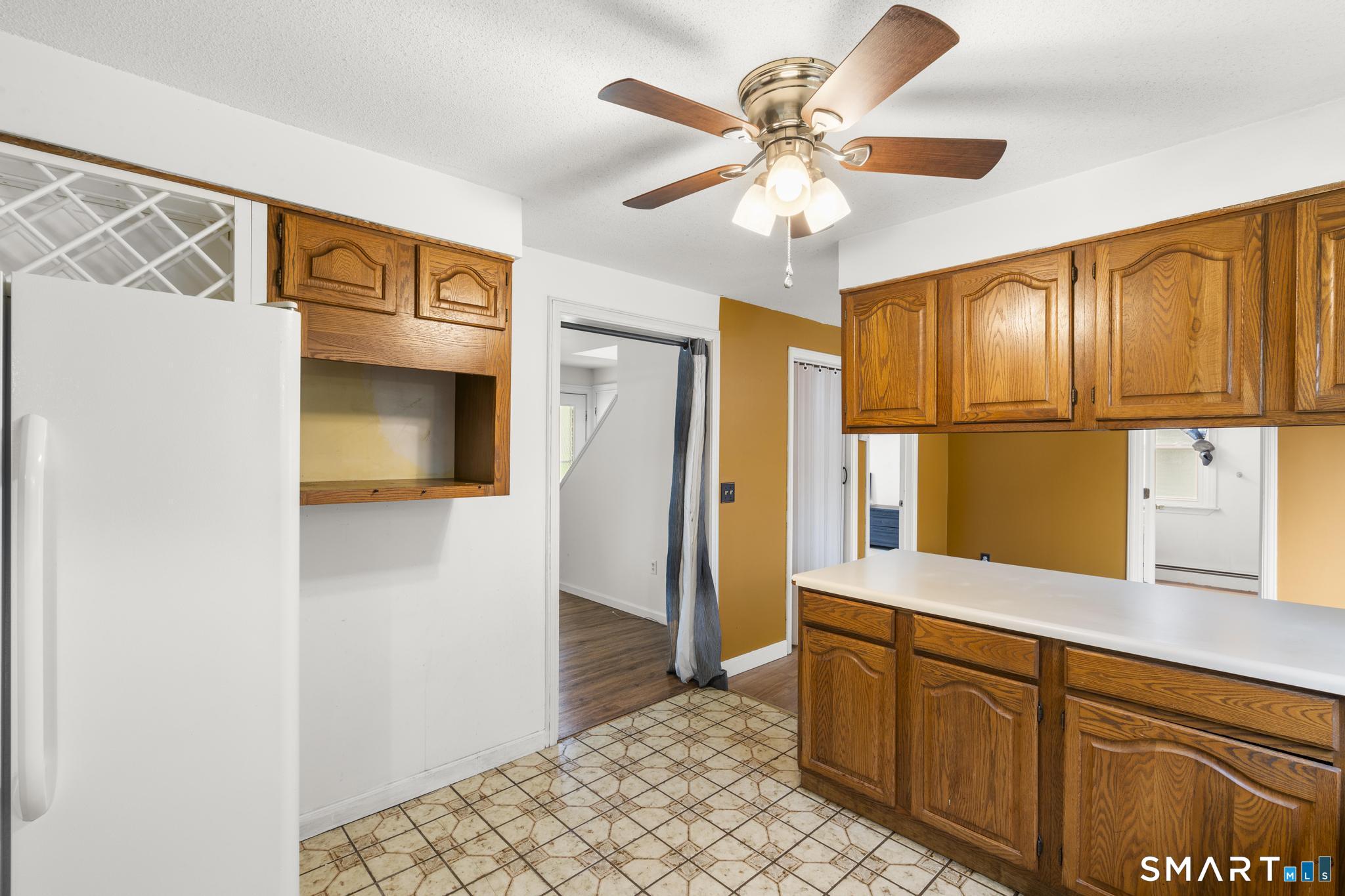 537 George Washington Road Enfield, CT 06082 - Photo 13 of 37