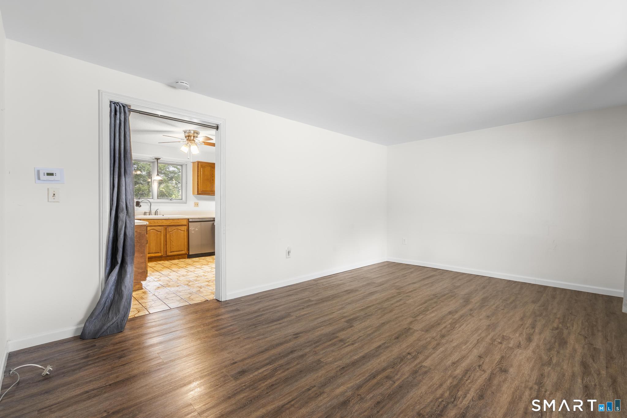 537 George Washington Road Enfield, CT 06082 - Photo 5 of 37