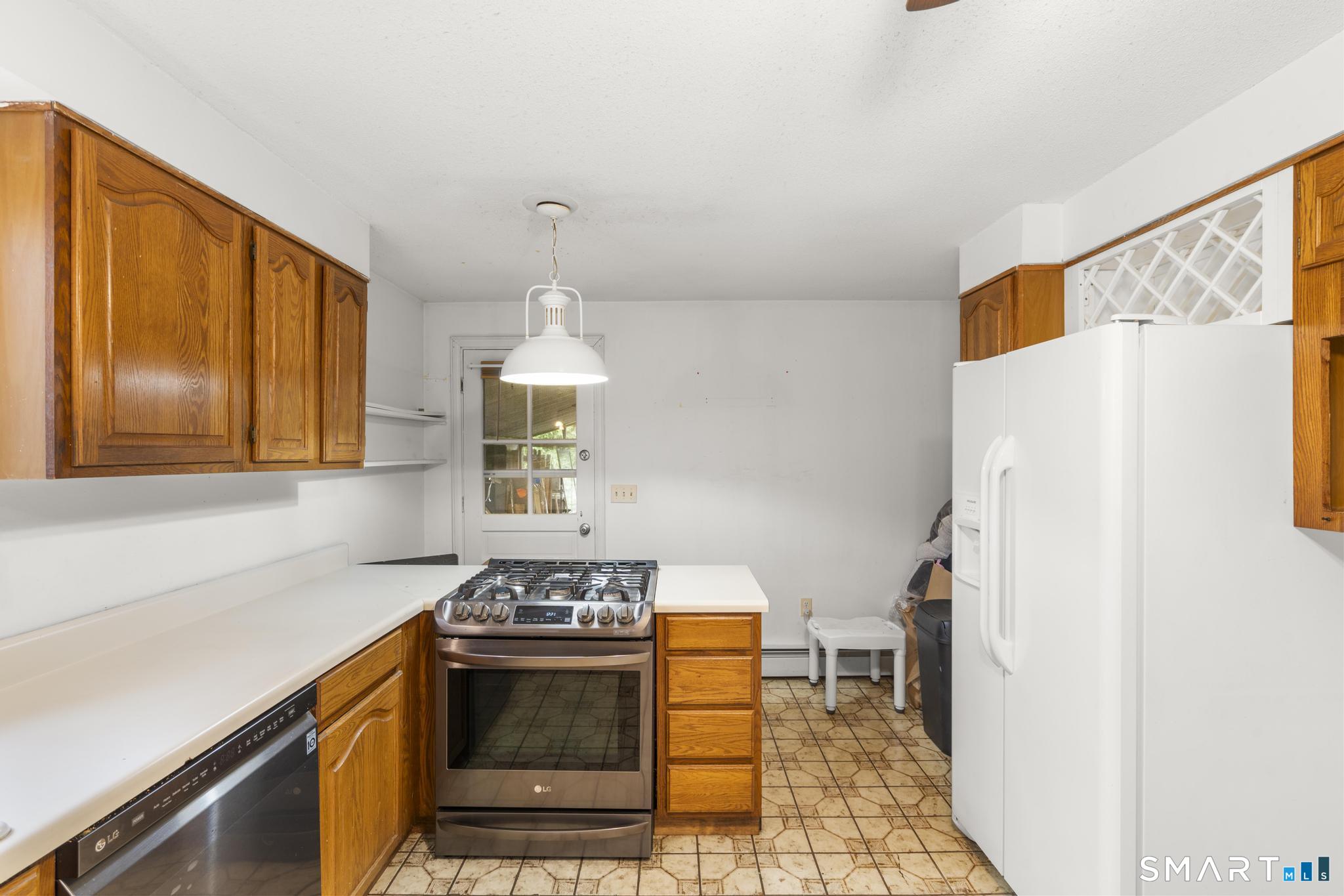 537 George Washington Road Enfield, CT 06082 - Photo 10 of 37