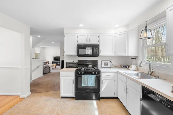 $799,900 | 2 Rhode Island Road, Wilmington, MA 01887