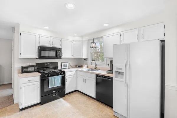 $799,900 | 2 Rhode Island Road, Wilmington, MA 01887