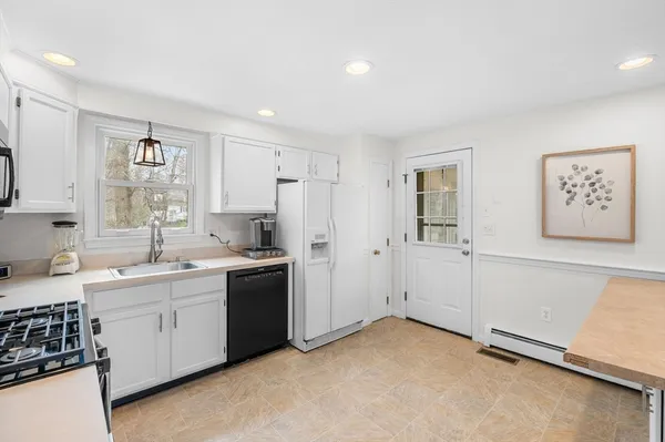 $799,900 | 2 Rhode Island Road, Wilmington, MA 01887