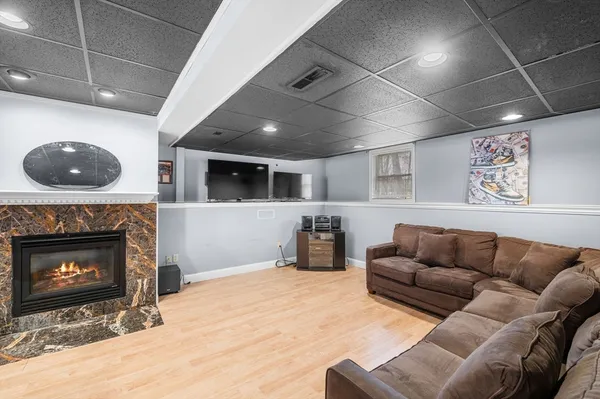 $799,900 | 2 Rhode Island Road, Wilmington, MA 01887