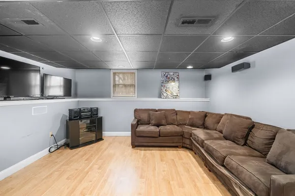$799,900 | 2 Rhode Island Road, Wilmington, MA 01887
