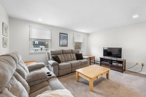 $799,900 | 2 Rhode Island Road, Wilmington, MA 01887