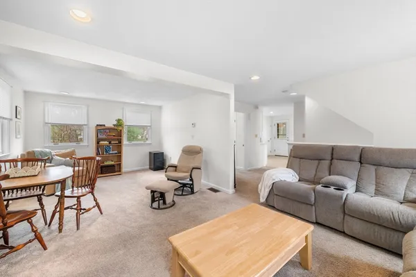 $799,900 | 2 Rhode Island Road, Wilmington, MA 01887