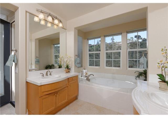 2677 Ridgegate Row La Jolla, CA 92037 - Photo 13 of 24
