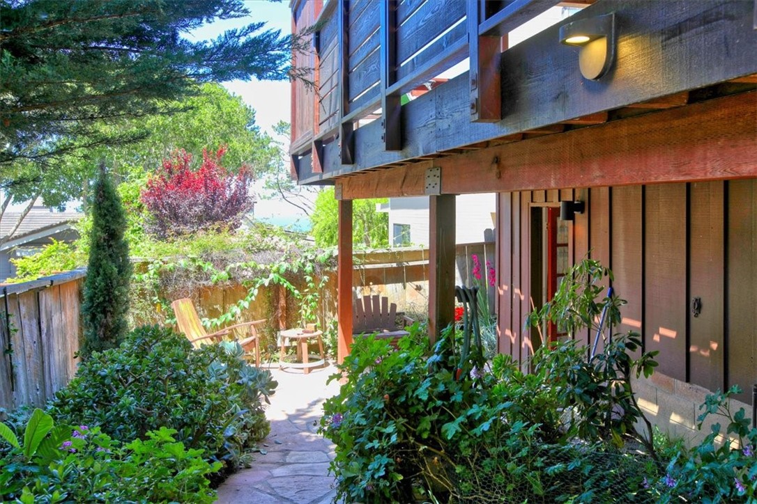 798 Drake Street Cambria, CA 93428 - Photo 34 of 45 a view of a pathway of a building