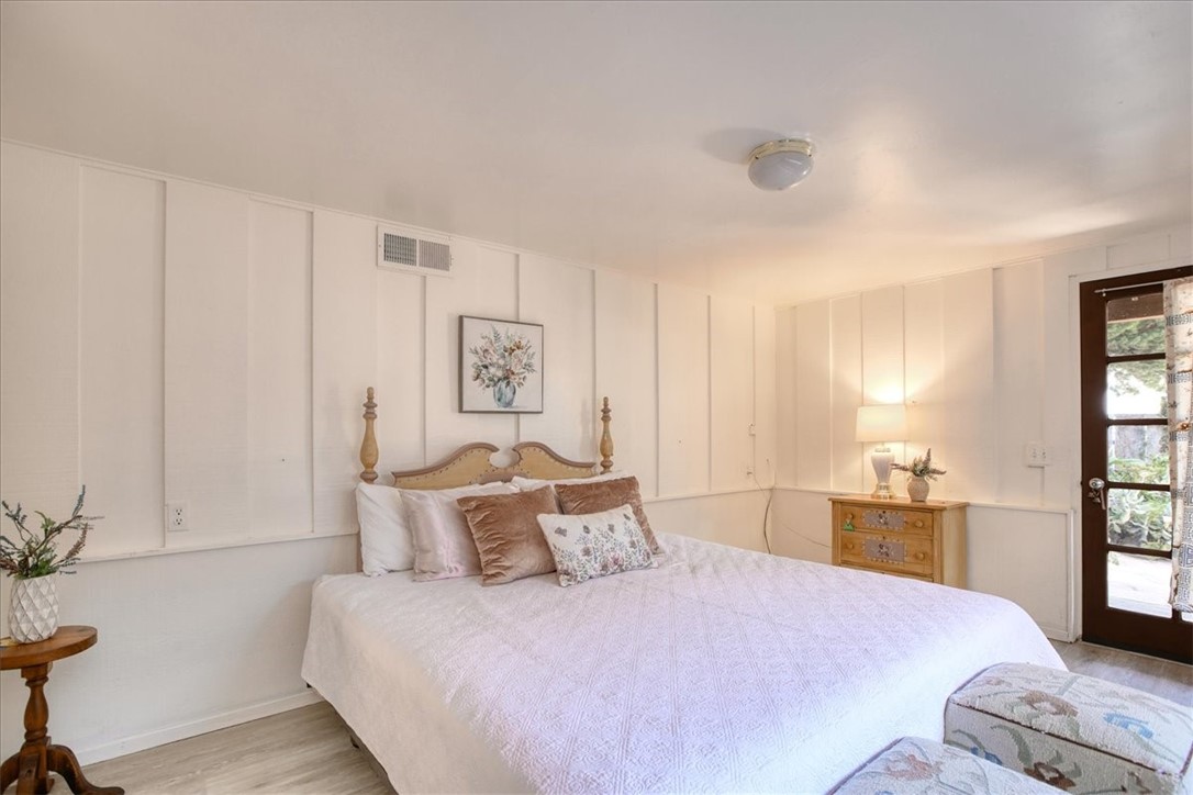 798 Drake Street Cambria, CA 93428 - Photo 37 of 45 a bedroom with a bed and a window