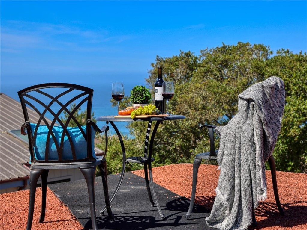 798 Drake Street Cambria, CA 93428 - Photo 41 of 45 a view of sitting area in balcony