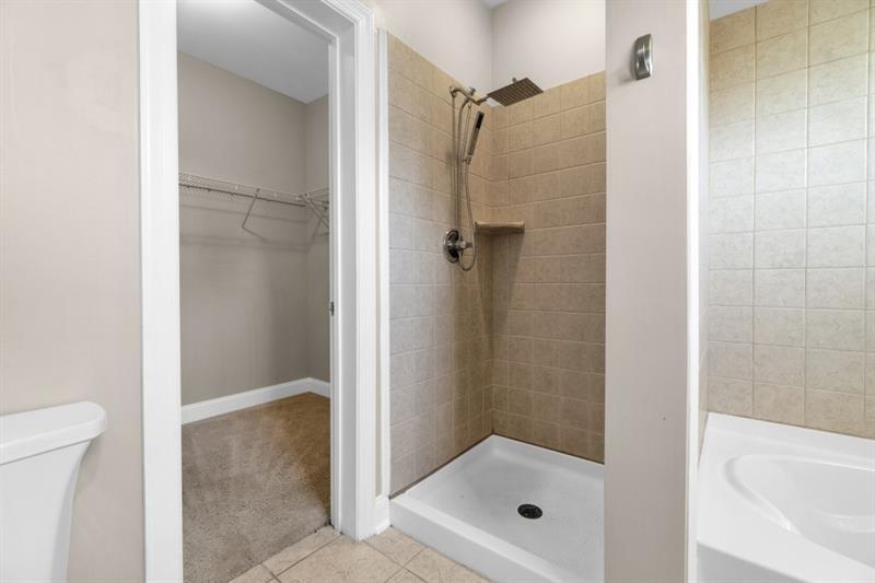 2230 Cheshire Bridge Road Northeast, Unit 412 Atlanta, GA 30324 - Photo 15 of 35 a bathroom with a bath tub