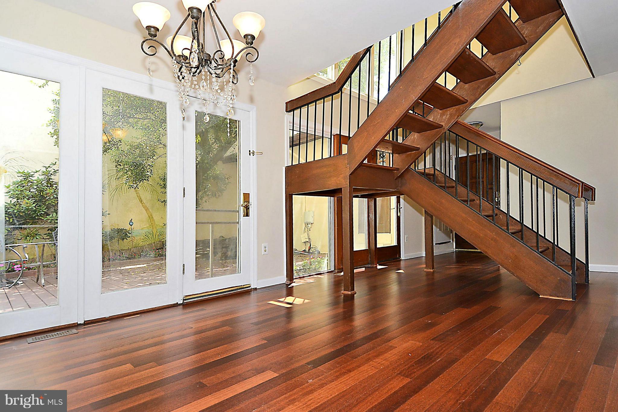 11652 Mediterranean Court Reston, VA 20190 - Photo 3 of 30 Dining Room