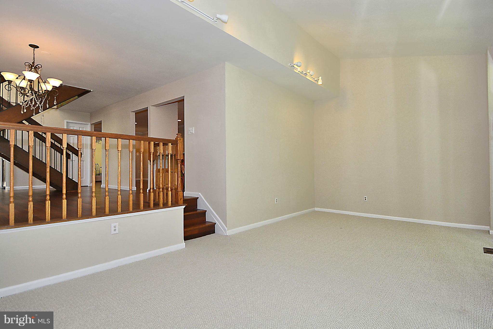 11652 Mediterranean Court Reston, VA 20190 - Photo 5 of 30 Family Room