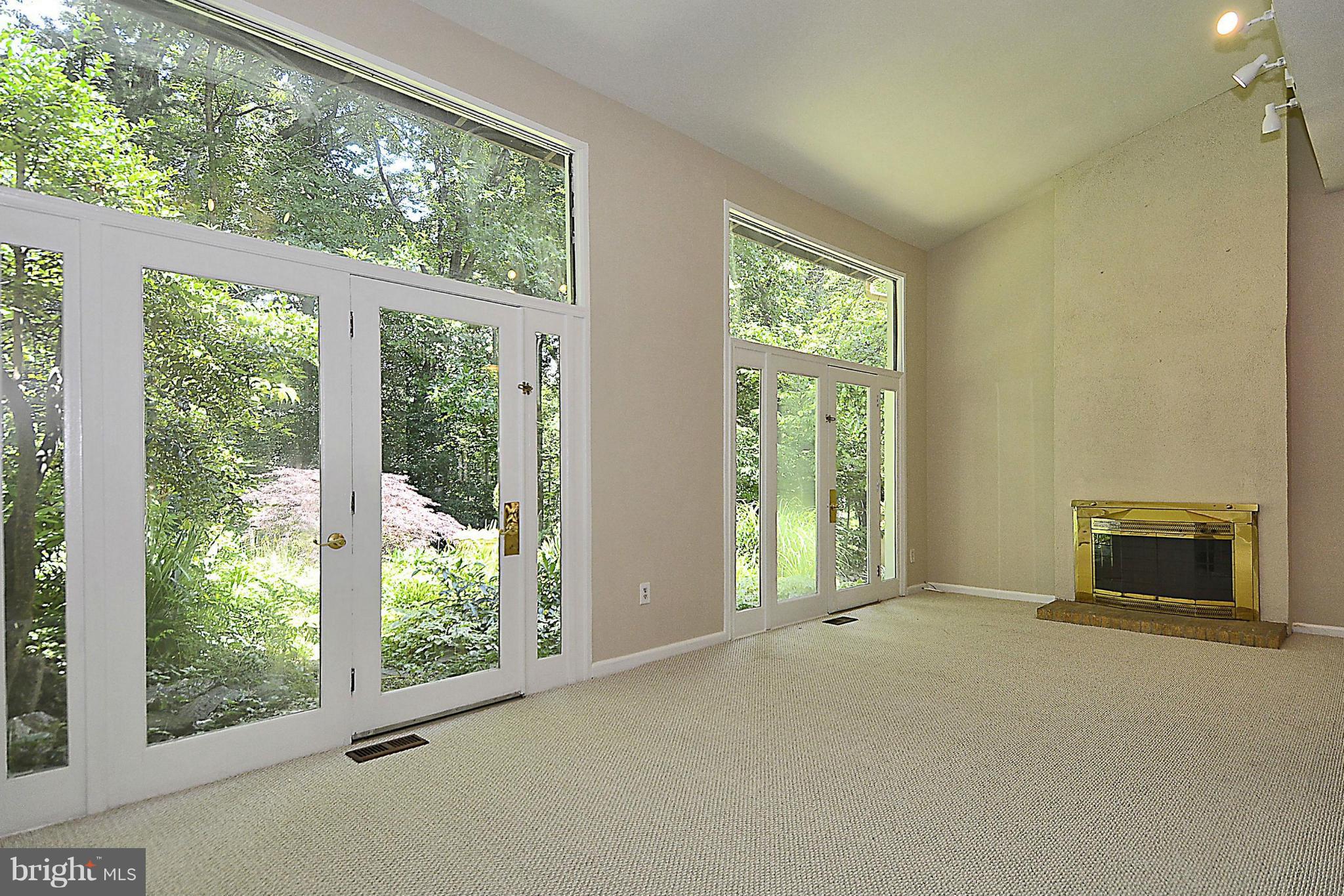11652 Mediterranean Court Reston, VA 20190 - Photo 6 of 30 Family Room