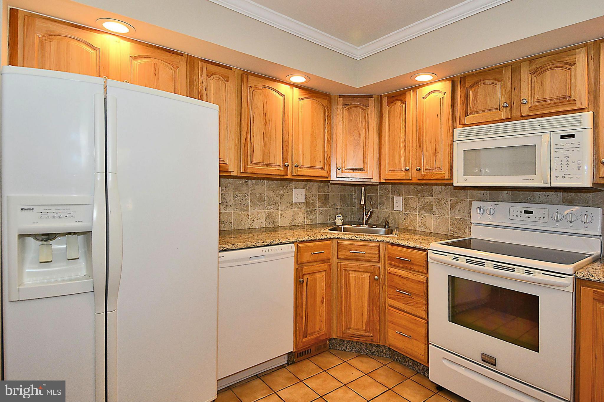 11652 Mediterranean Court Reston, VA 20190 - Photo 7 of 30 Kitchen