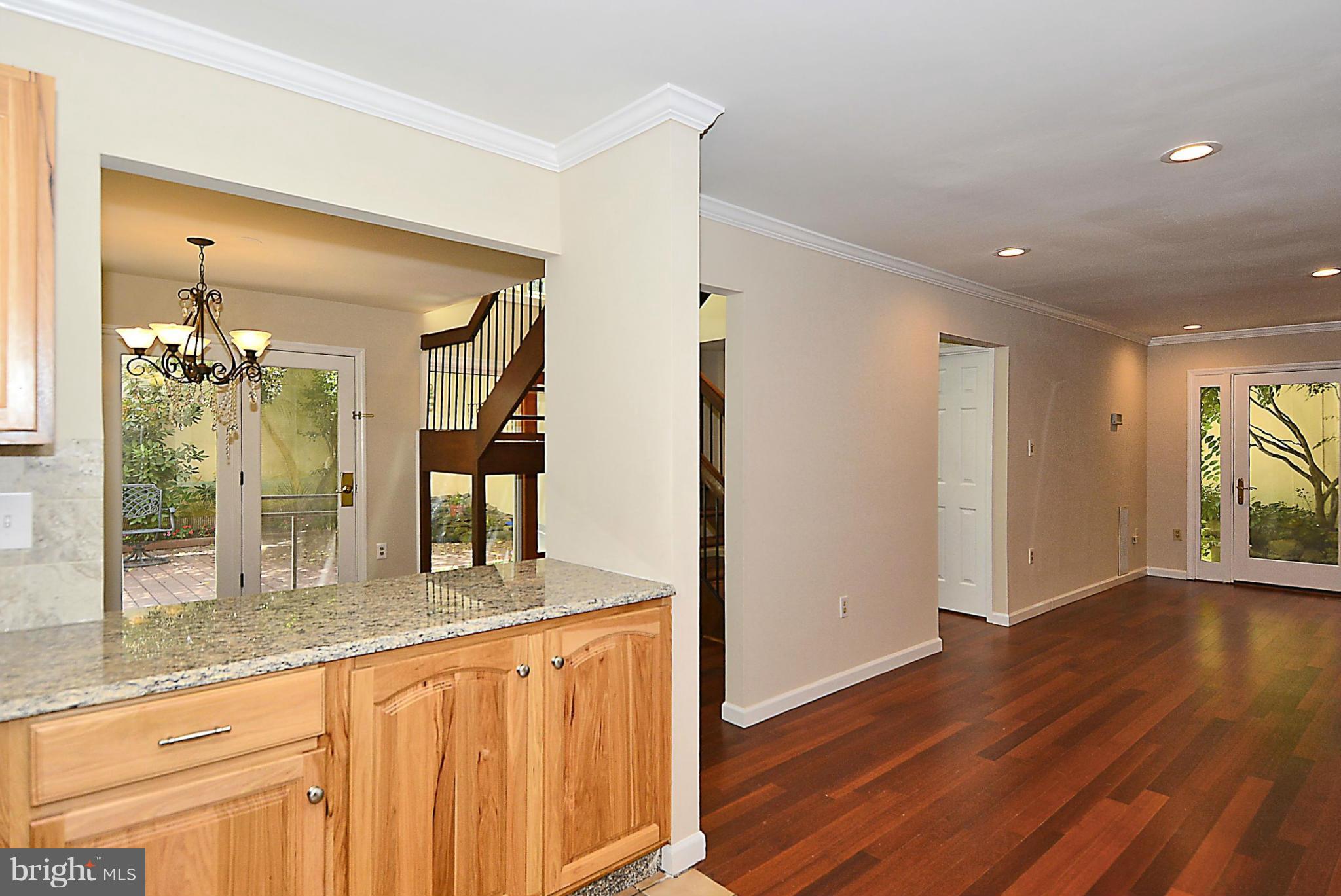 11652 Mediterranean Court Reston, VA 20190 - Photo 9 of 30 Kitchen