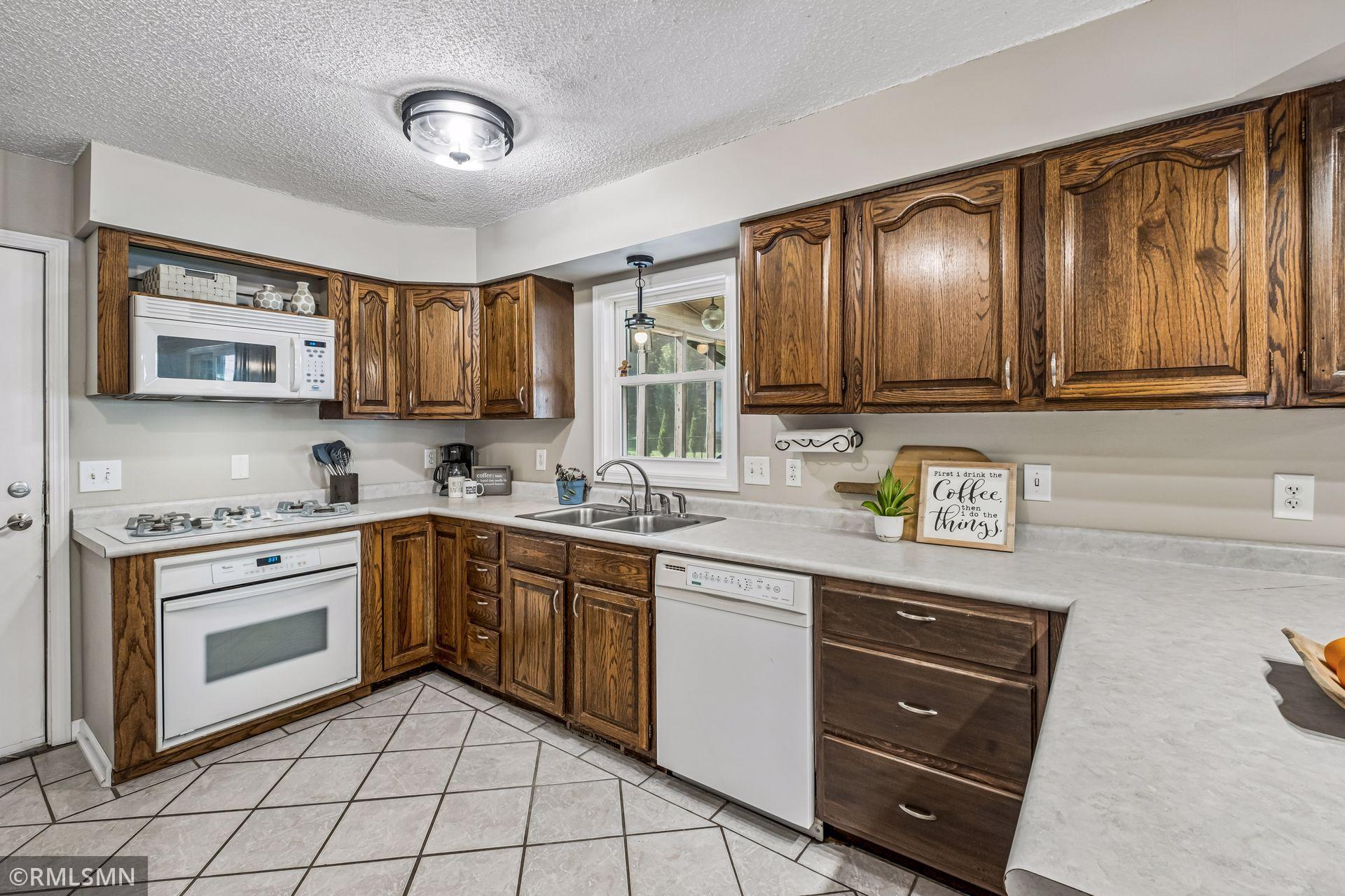 1440 Valleyview Road Chaska, MN 55318 - Photo 13 of 45 Gallery Image 13