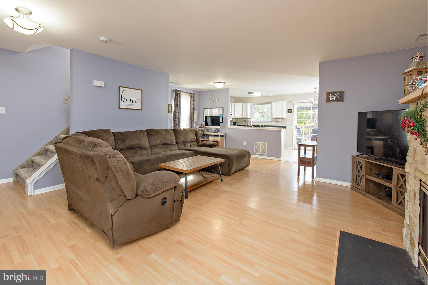 148 Hayes Mill Road Atco, NJ 08004 - Photo 2 of 26 Living Room