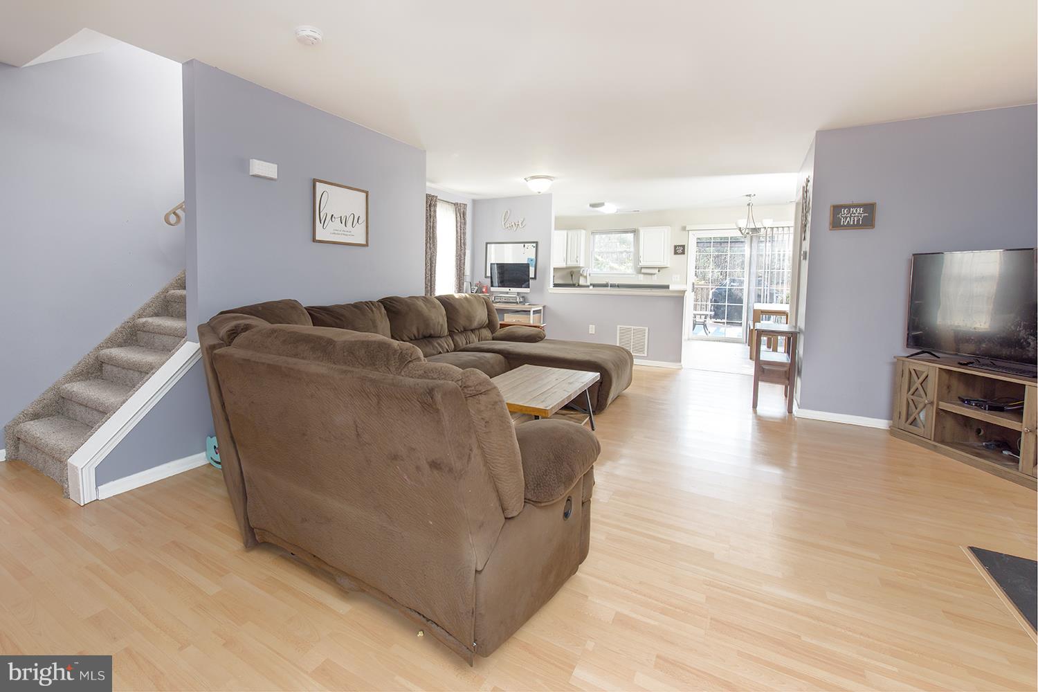 148 Hayes Mill Road Atco, NJ 08004 - Photo 3 of 26 Living Room