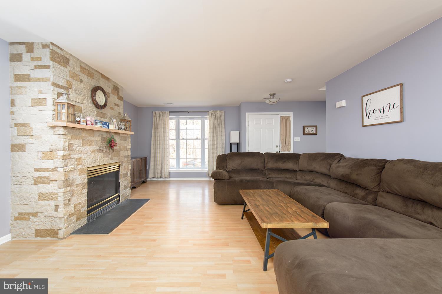 148 Hayes Mill Road Atco, NJ 08004 - Photo 4 of 26 Living Room