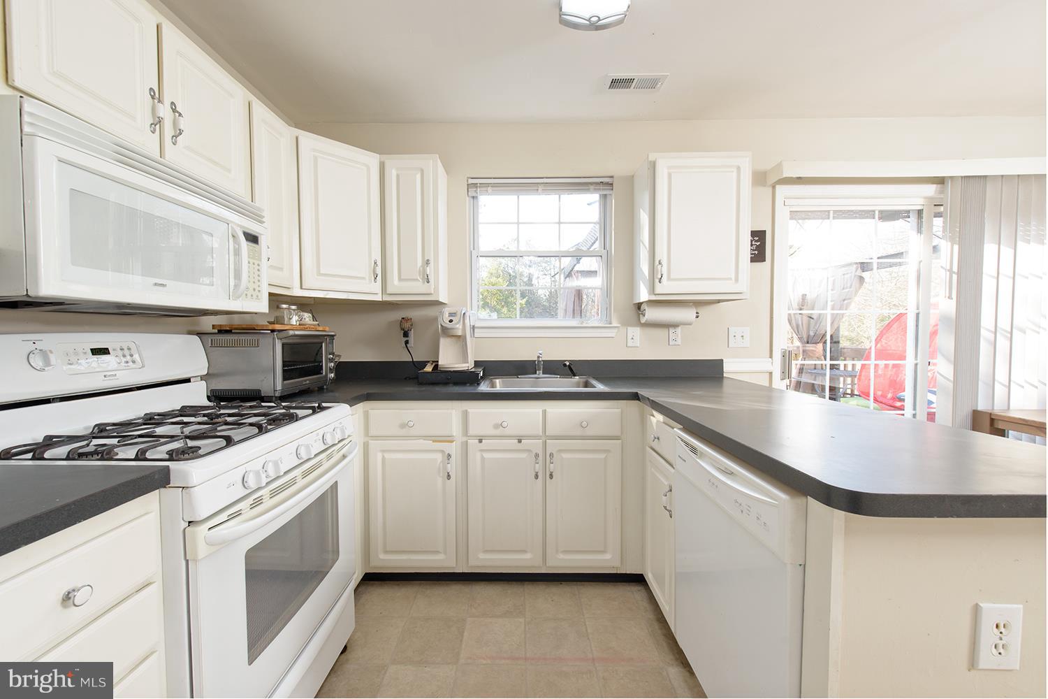 148 Hayes Mill Road Atco, NJ 08004 - Photo 9 of 26 Kitchen