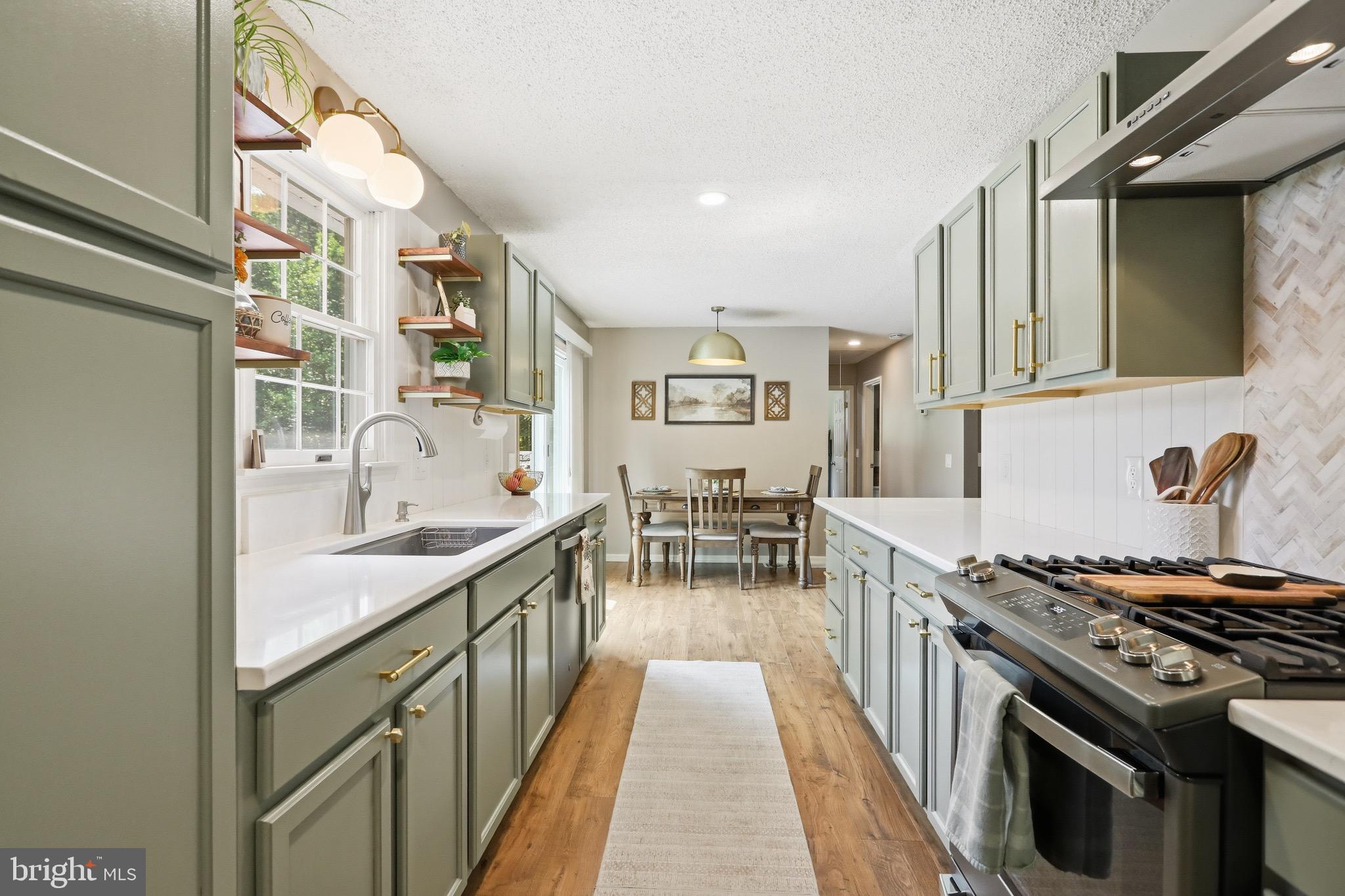78 Lizzie Mills Road Castleton, VA 22716 - Photo 9 of 53 Kitchen with adjoining dining area