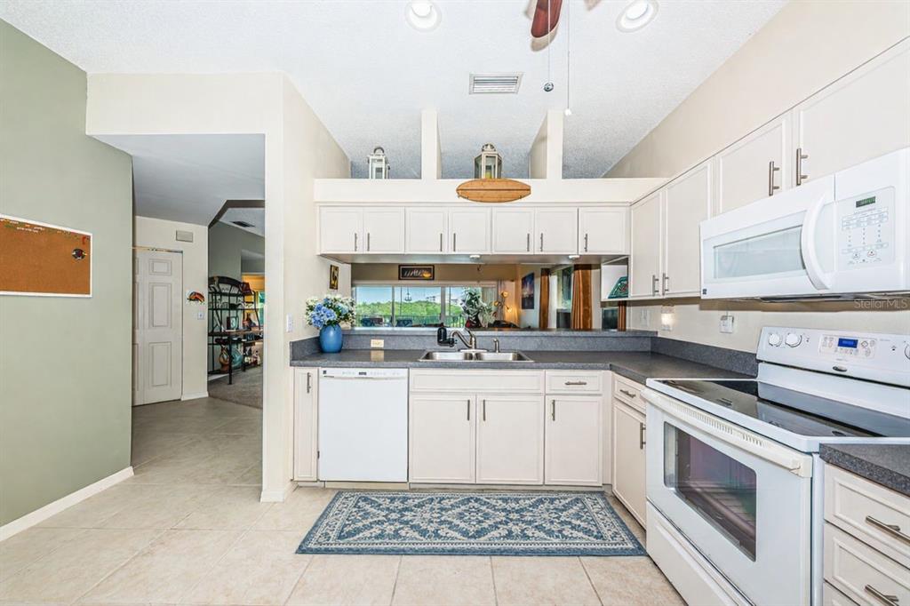 6363 99th Way North, Unit 12I St. Petersburg, FL 33708 - Photo 16 of 69
