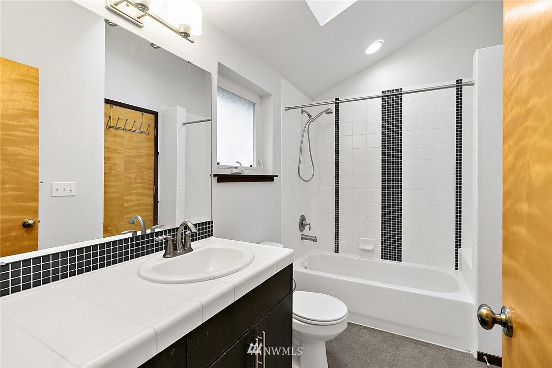 417 North 46th Street, Unit B Seattle, WA 98103 - Photo 16 of 24 Gallery Image 16