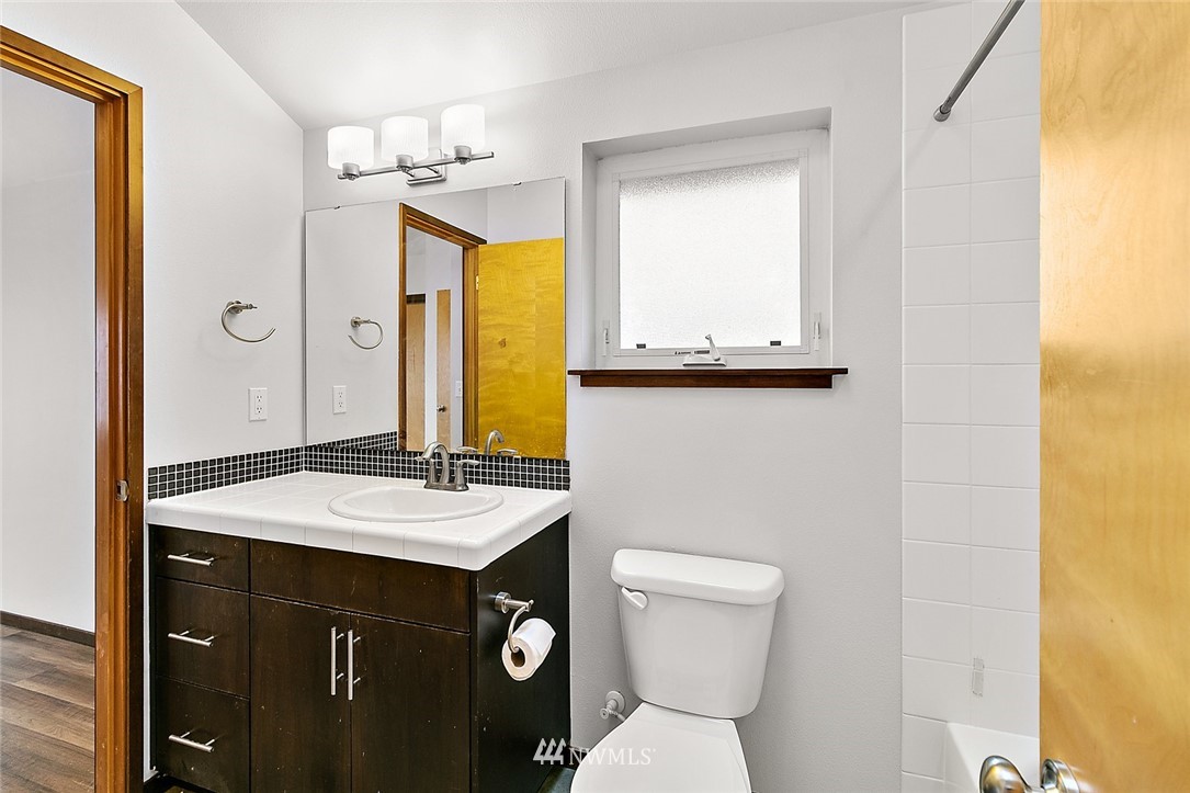 417 North 46th Street, Unit B Seattle, WA 98103 - Photo 17 of 24 Gallery Image 17