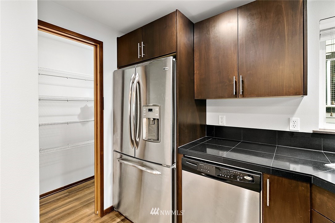 417 North 46th Street, Unit B Seattle, WA 98103 - Photo 9 of 24 Gallery Image 9