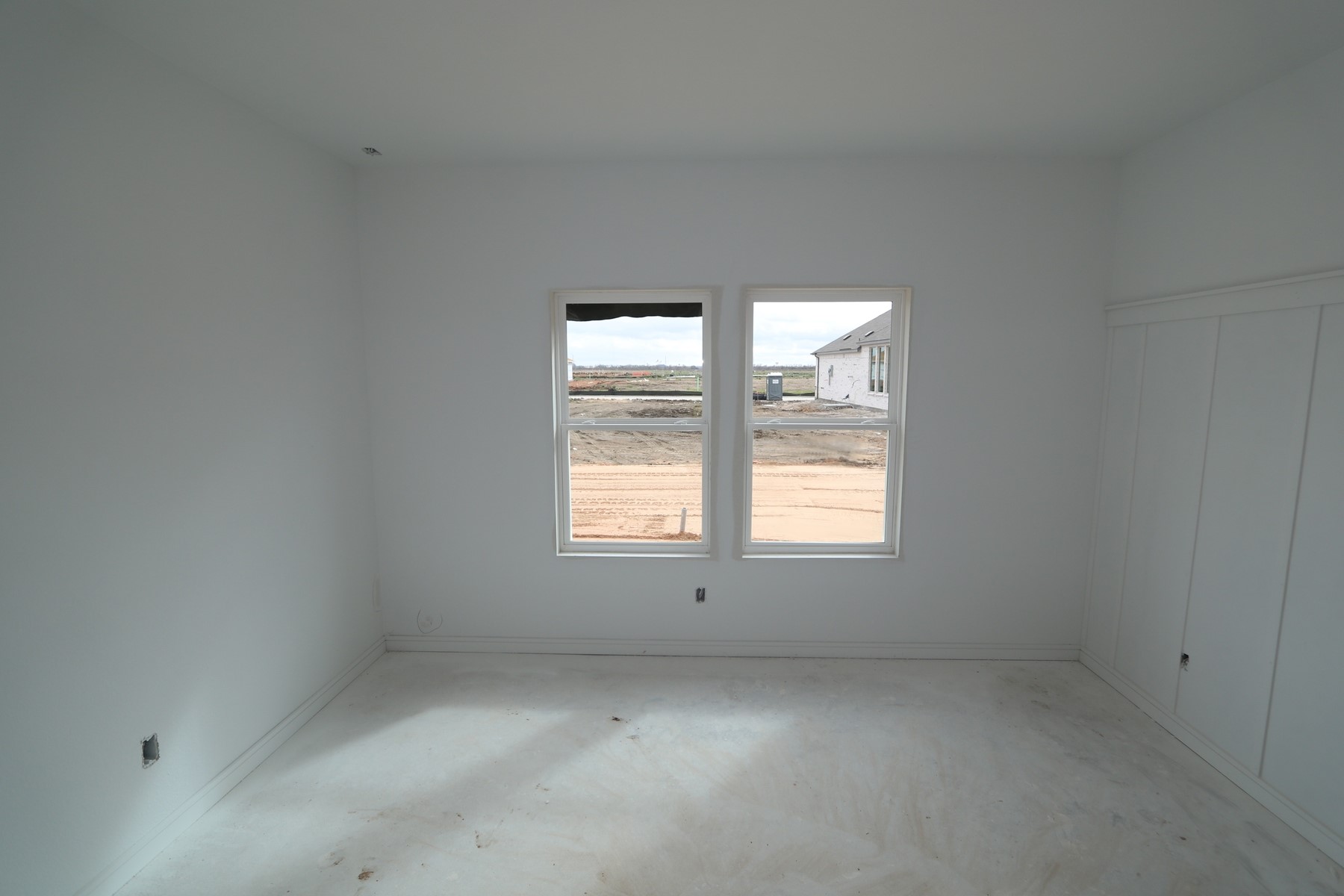 7815 Jade Crest Drive Angleton, TX 77515 - Photo 5 of 38 an empty room with a window