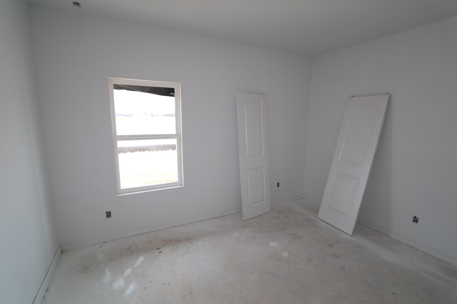 7815 Jade Crest Drive Angleton, TX 77515 - Photo 9 of 38 an empty room with a window