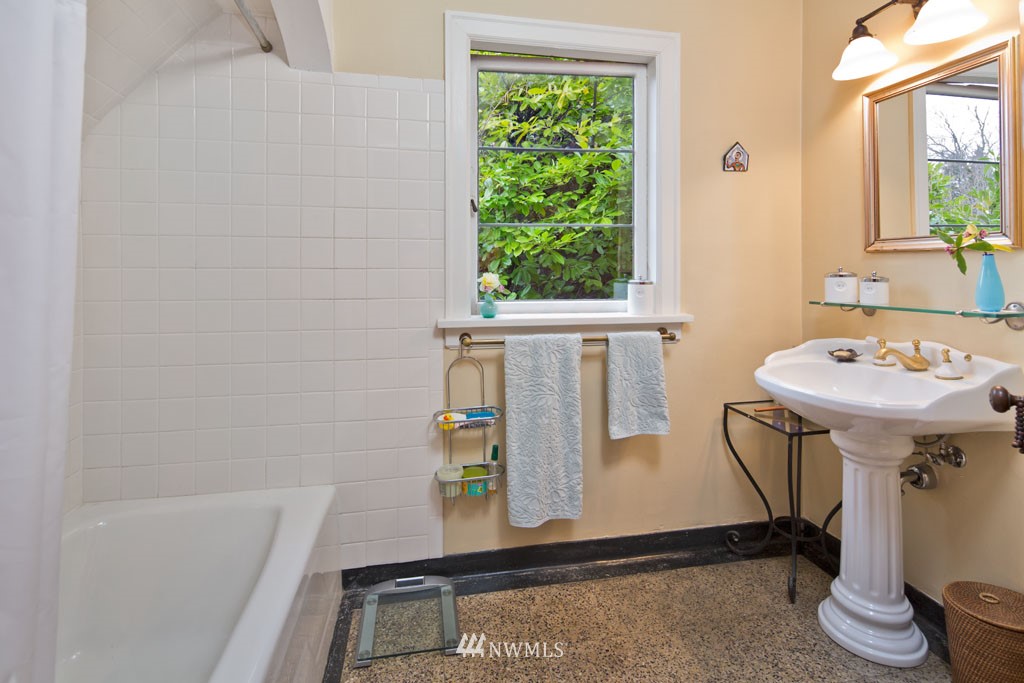 3322 East Terrace Street Seattle, WA 98122 - Photo 12 of 15