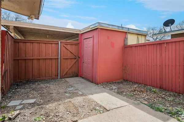 a view of house with backyard
