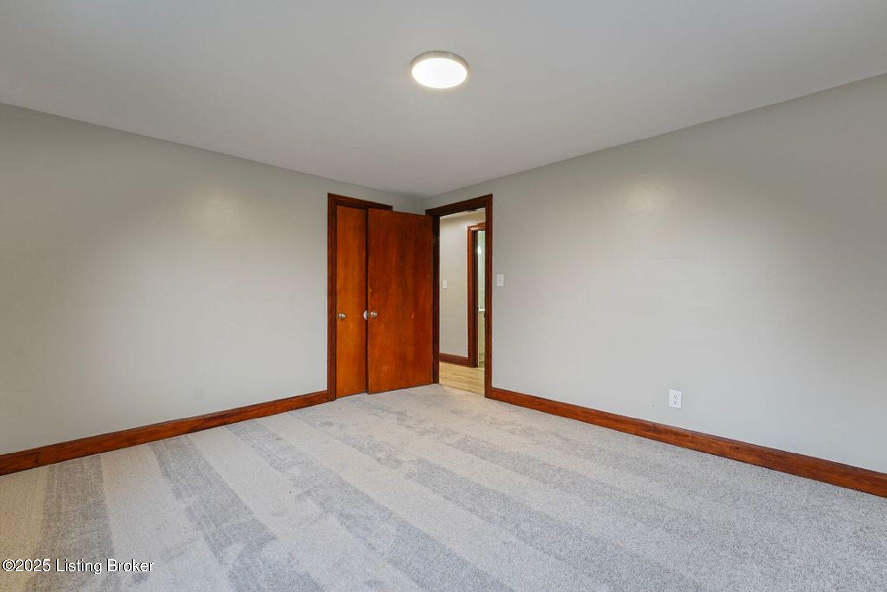 2710 Pioneer Road Louisville, KY 40216 - Photo 12 of 22 photo_online_011
