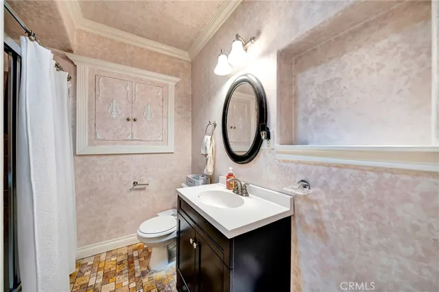 $1,100,000 | 6933 Etiwanda Avenue, Reseda, CA 91335