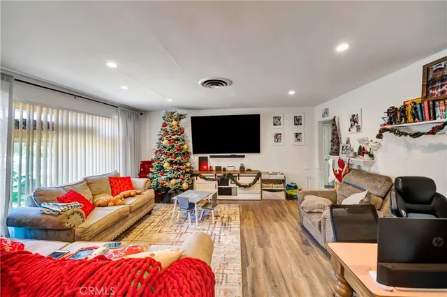 $1,100,000 | 6933 Etiwanda Avenue, Reseda, CA 91335