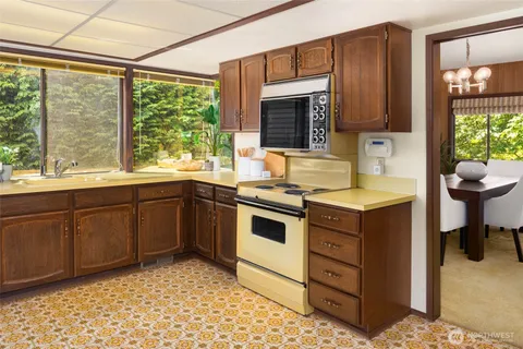 $1,575,000 | 14724 Southeast 49th Street, Bellevue, WA 98006