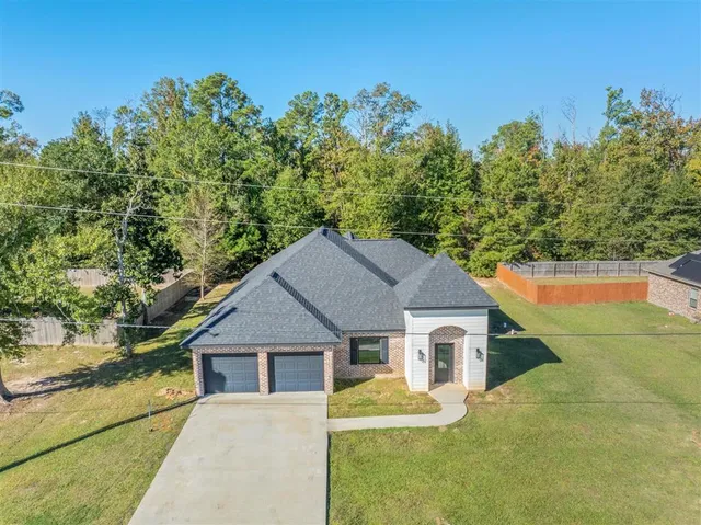 $2,500 | 927 Magdalena Street, Sulphur, LA 70663