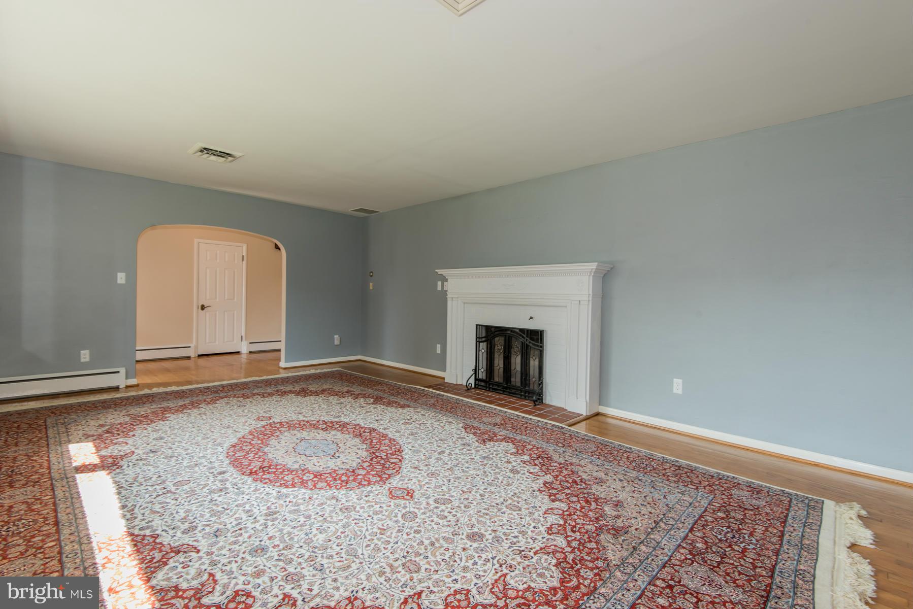 9202 Waycross Road Ellicott City, MD 21042 - Photo 12 of 30 Living Room