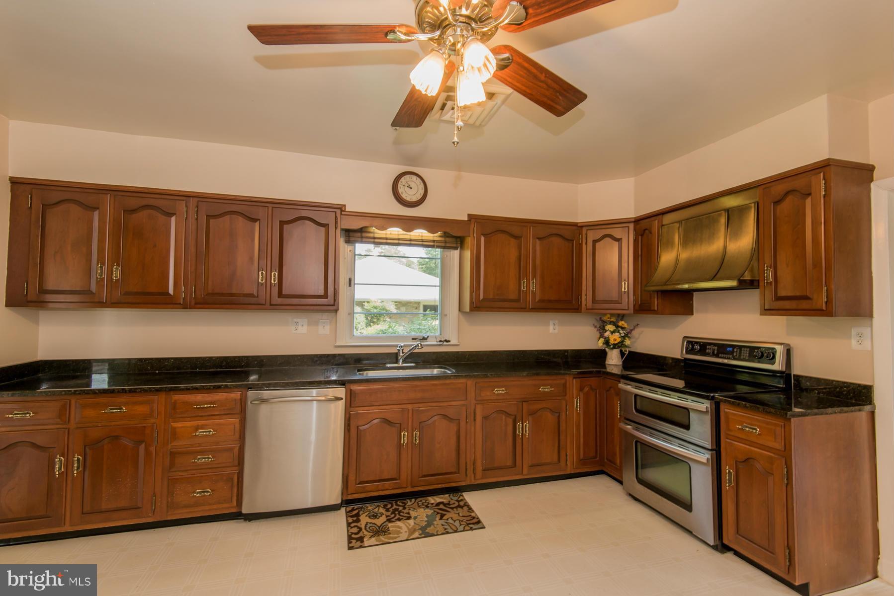 9202 Waycross Road Ellicott City, MD 21042 - Photo 4 of 30 Kitchen