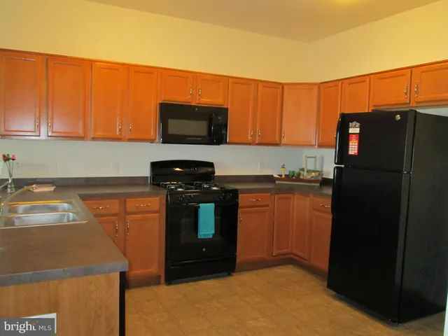 $2,100 | 113 Legacy Boulevard, Unit 204, Sinking Spring, PA 19608