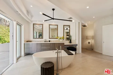 $4,950,000 | 6375 Gayton Place, Malibu, CA 90265